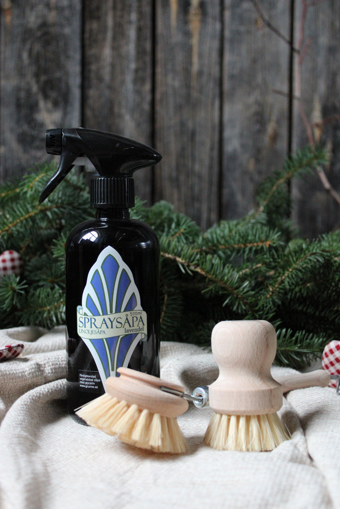 Städpaket med linoljesåpa och borstar