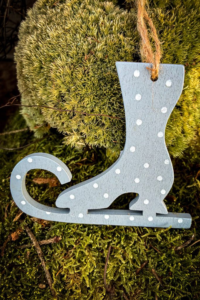 Täskridsko med prickar hänge